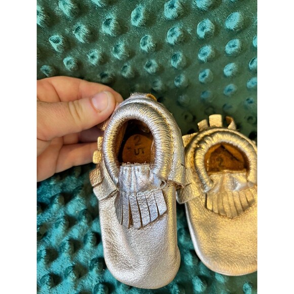 Freshly Picked Moccasins size 2.5 2 1/2 rose gold pink metallic shoes - Picture 2 of 5